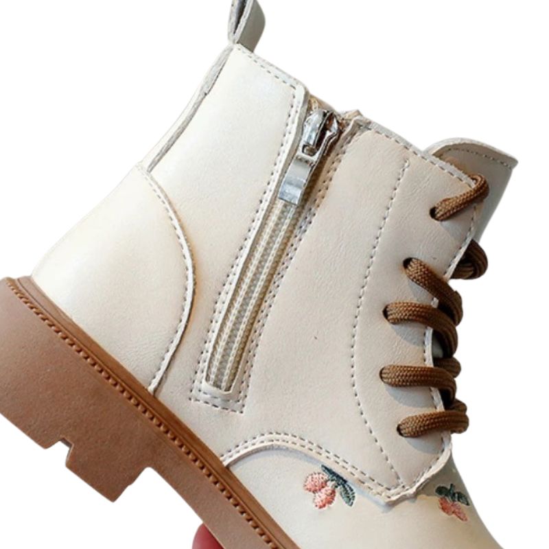 Coturno Couro Infantil Feminino Zíper Lateral Cereja Coturno Couro Infantil Feminino Zíper Lateral Cereja Loja do Bambino