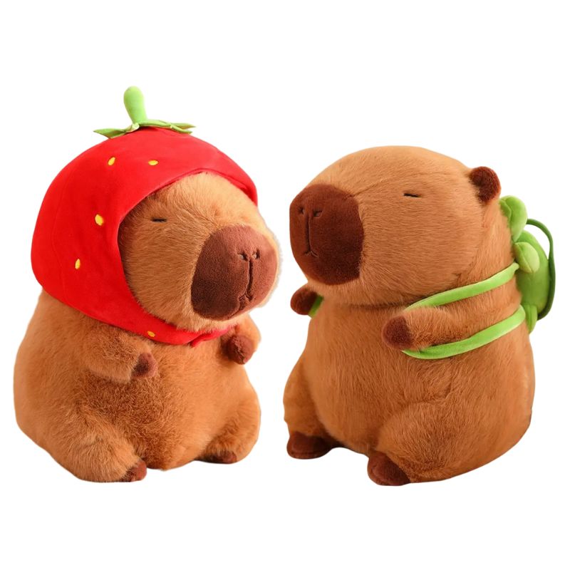 Capivara de Pelúcia com Capuz de Morango e Mochila de Tartaruga Capivara de Pelúcia com Capuz de Morango e Mochila de Tartaruga Loja do Bambino Combo 2 Unidades 25cm 