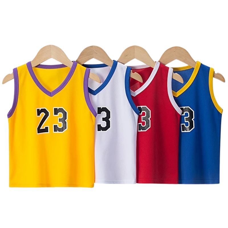 Conjunto de Basquete Infantil para o Verão - Conjunto com até 4 Unidades Conjunto de Basquete Infantil para o Verão - Conjunto com até 4 Unidades Loja do Bambino Conjunto 4 Regatas 100 