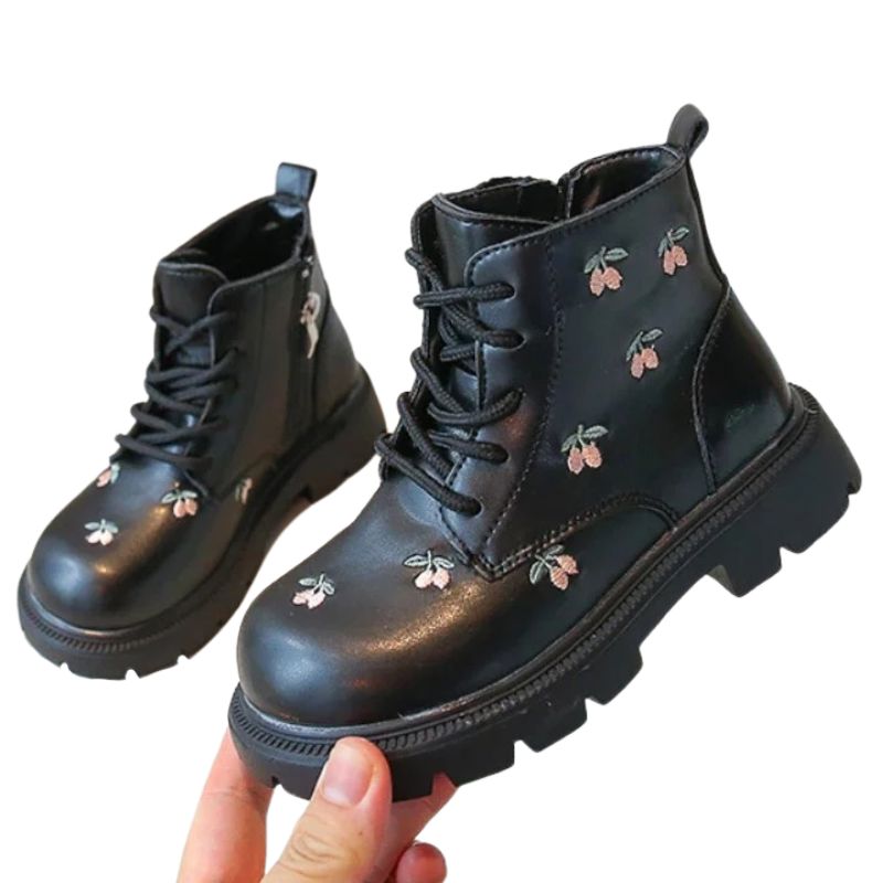 Coturno Couro Infantil Feminino Zíper Lateral Cereja Coturno Couro Infantil Feminino Zíper Lateral Cereja Loja do Bambino 