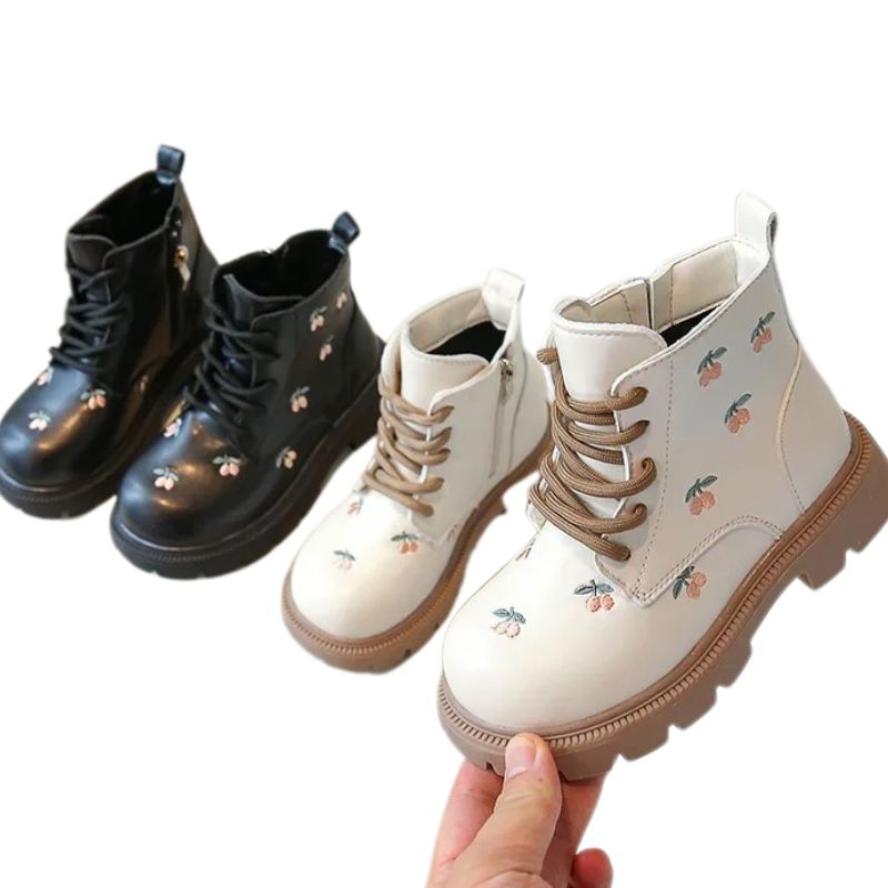 Coturno Couro Infantil Feminino Zíper Lateral Cereja Coturno Couro Infantil Feminino Zíper Lateral Cereja Loja do Bambino 