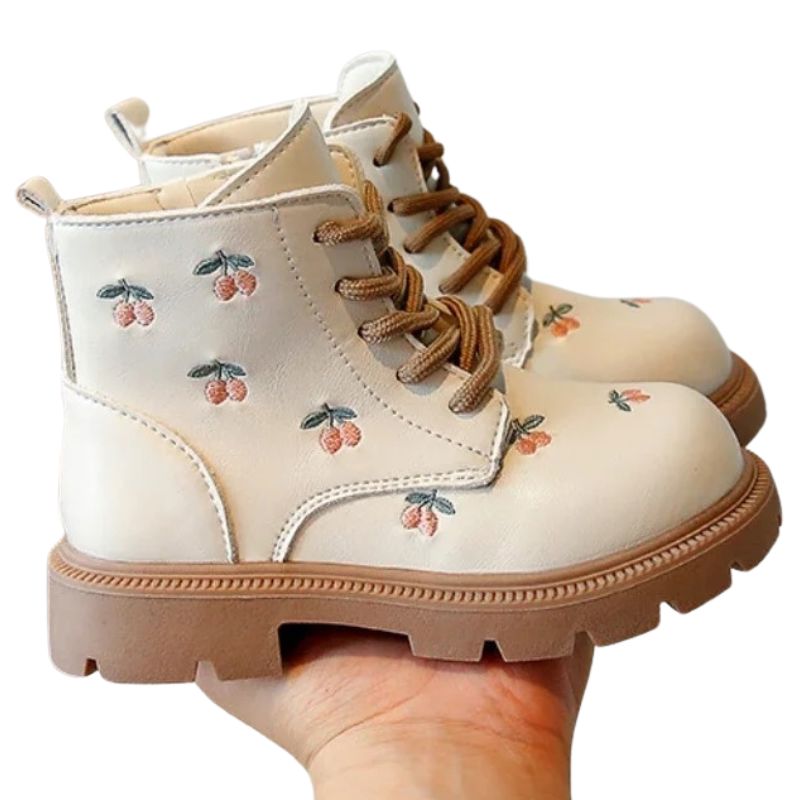 Coturno Couro Infantil Feminino Zíper Lateral Cereja Coturno Couro Infantil Feminino Zíper Lateral Cereja Loja do Bambino 