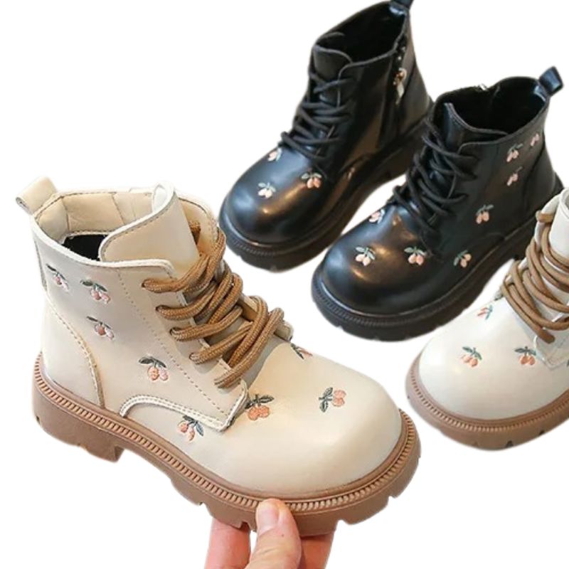 Coturno Couro Infantil Feminino Zíper Lateral Cereja Coturno Couro Infantil Feminino Zíper Lateral Cereja Loja do Bambino 